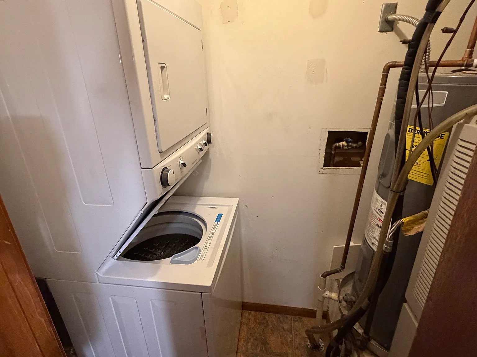 2 bed, 900 sqft, $1,750 — Photo 2