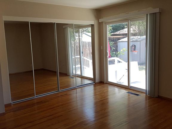 3rd image of 826 Los Robles Ave