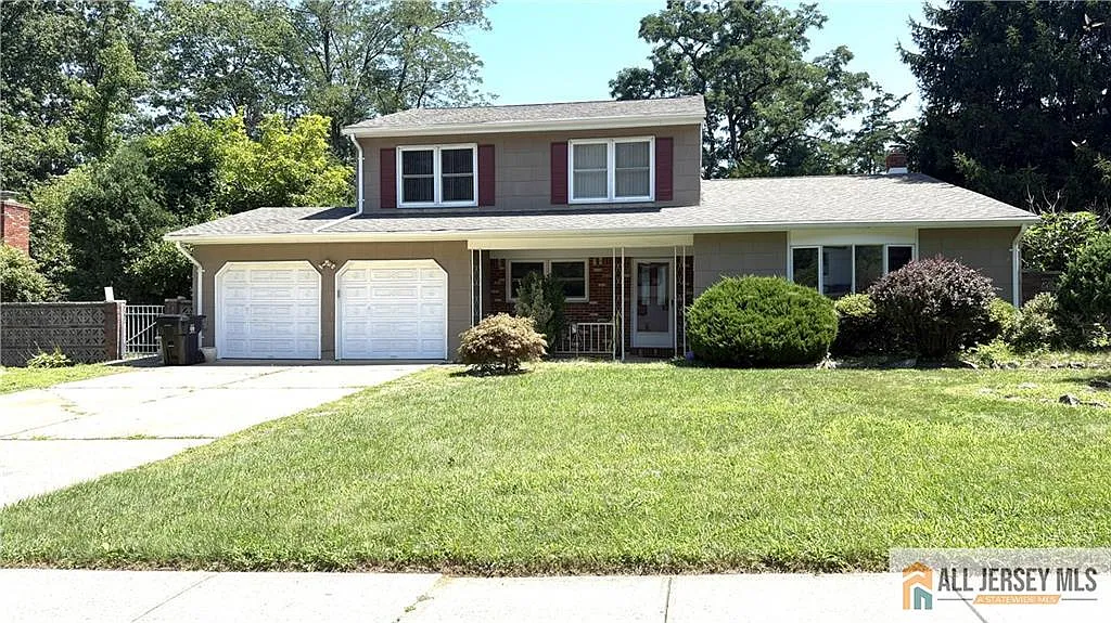 4 bed, 2.5 bath, 1960 sqft, $4,200 — Photo 1