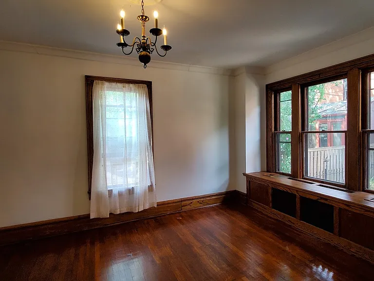 1323 Michigan Ave — Photo 7