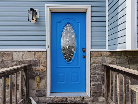 4th image of 641 Jennifer Dr