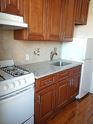 2nd image of 629 Hicks St #4R