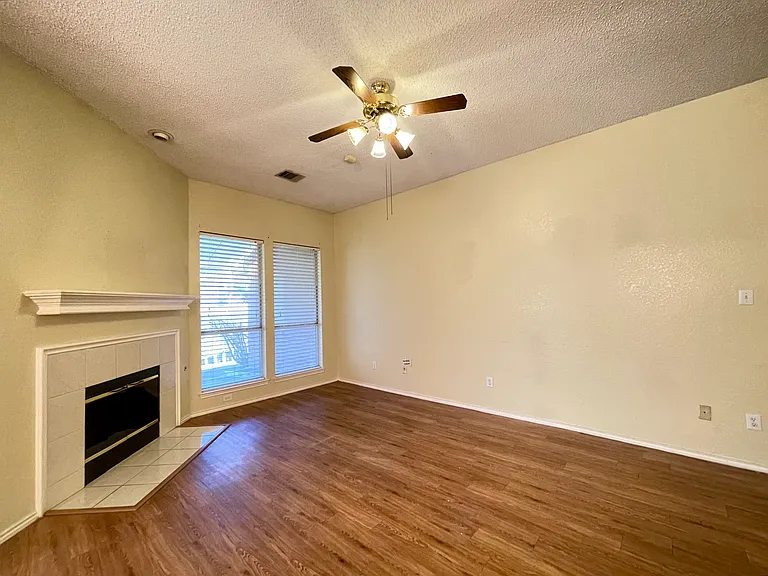 2070 Belvedere Dr — Photo 10