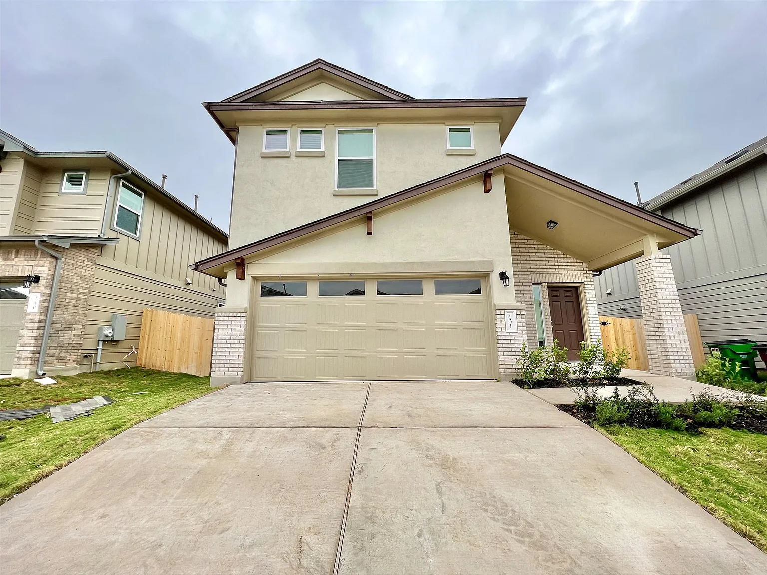 4 bed, 2.5 bath, 2253 sqft, $2,300 — Photo 1