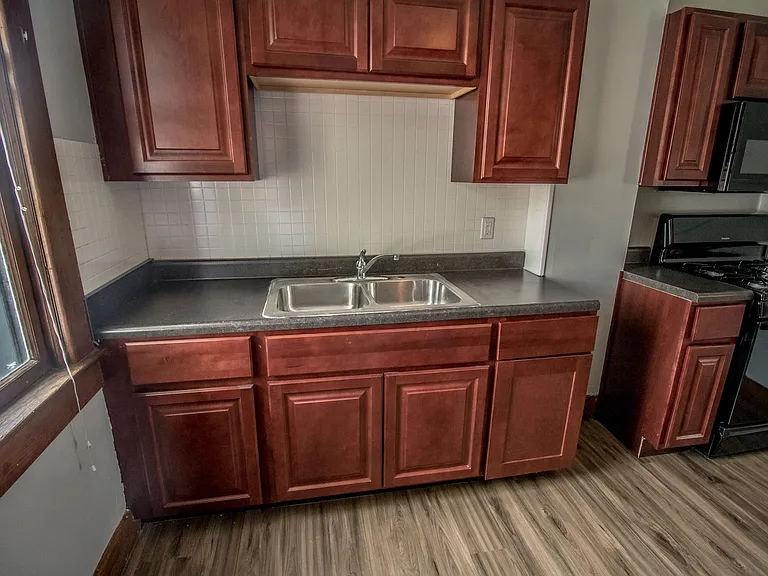 320 Alabama St — Photo 5
