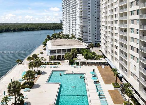 5th image of 300 Bayview Dr APT 203