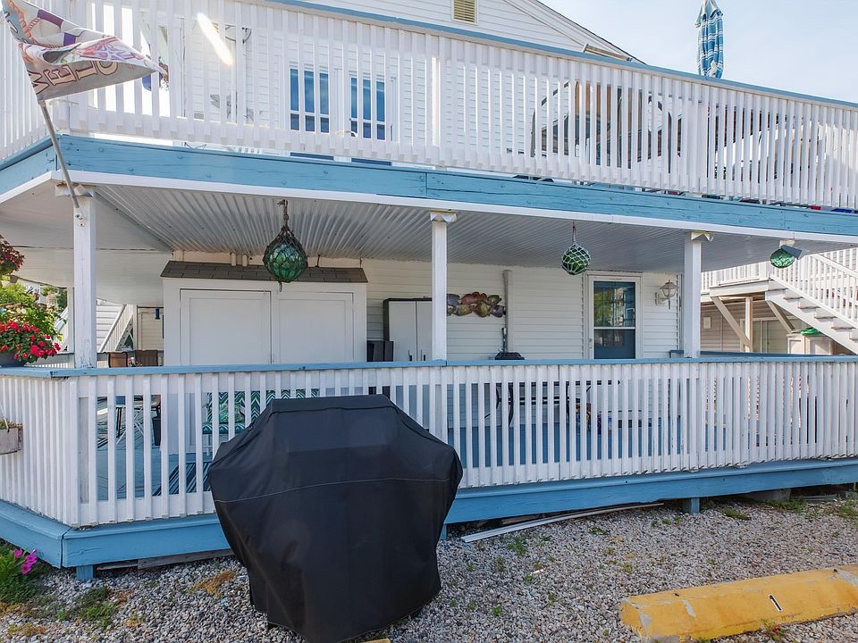 8 Duston Avenue #2, Hampton, NH 03842 | Zillow