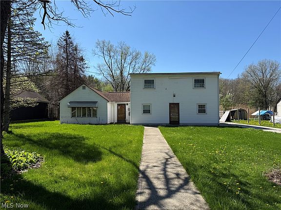 2nd image of 1420 Howe Rd