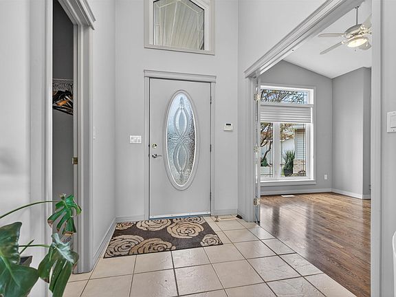 3rd image of 201 Erin Ridge Dr