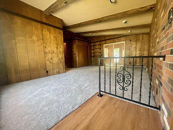 Large 1st Floor Family Room