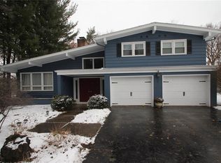 1 Rollingwood Dr, Pittsford, NY 14534