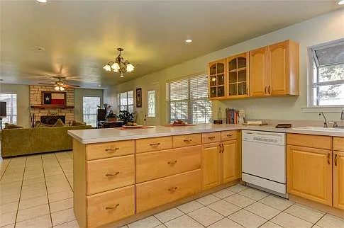 604 Jim Bowie Dr
