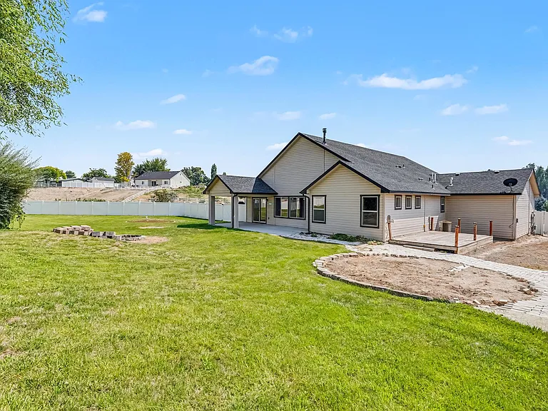 2040 Kelly Dr — Photo 31