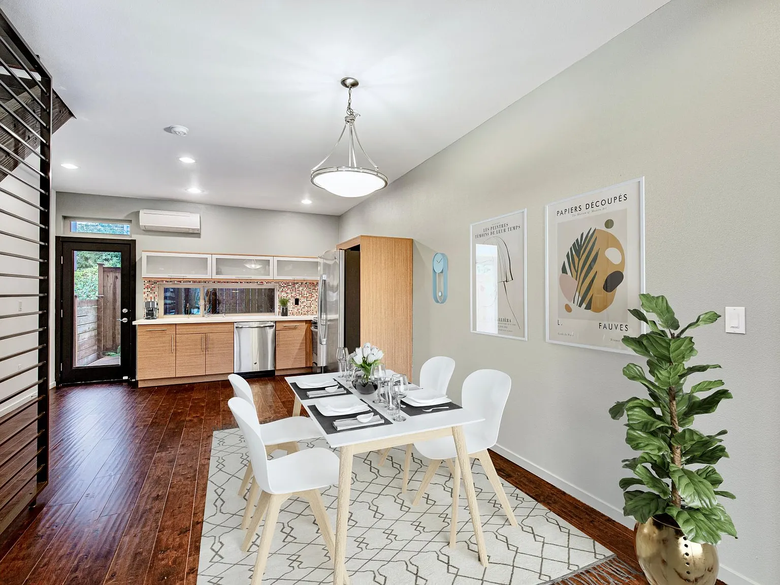 3 bed, 1510 sqft, $3,595 — Photo 3