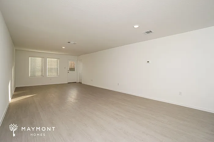 4 bed, 2.0 bath, 1600 sqft, $1,643 — Photo 3