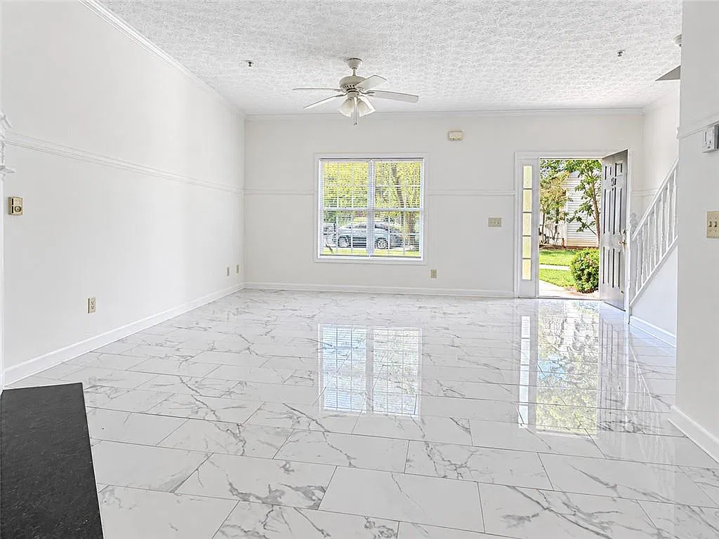 3 bed, 2.5 bath, 1592 sqft, $2,300 — Photo 2