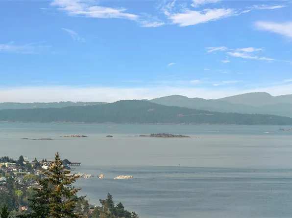 8750 Pender Park Dr, North Saanich, BC V8L 3Z5