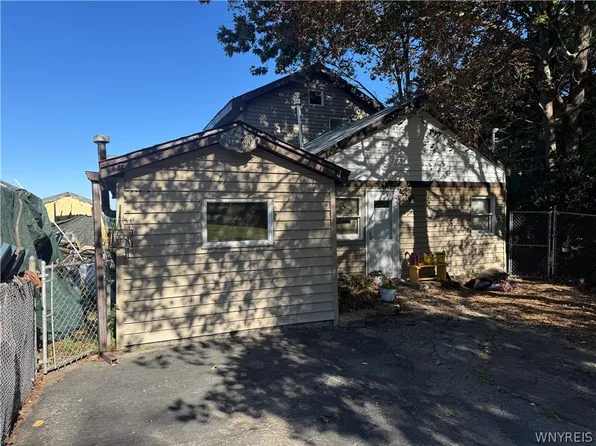 6474 Hamilton Dr, Derby, NY 14047