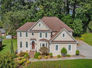 628 Red Oak Plantation Dr, Kingsport, TN 37663