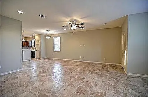 5 bed, 2151 sqft, $3,495 — Photo 2