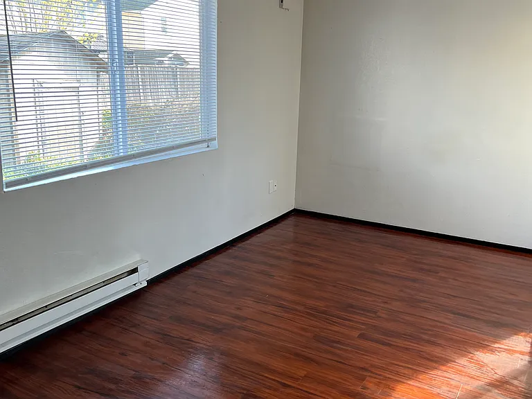 429 1st Ave N #C — Photo 7