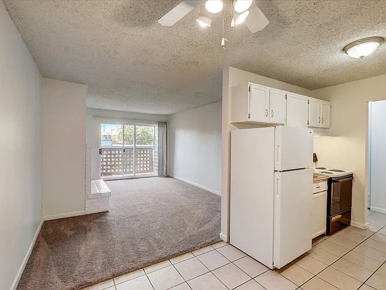 Spacious 1 Bedroom Apartment Homes — Photo 12