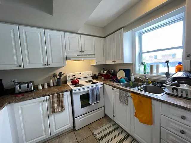 327 Spruce St #4 — Photo 5