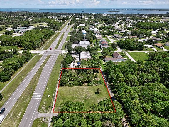 5th image of 477 Sebastian Blvd