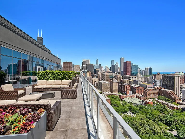 1000 South Clark — Photo 11
