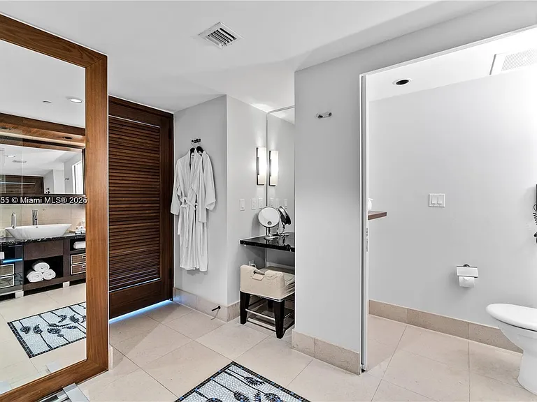 6801 Collins Ave #818 — Photo 15