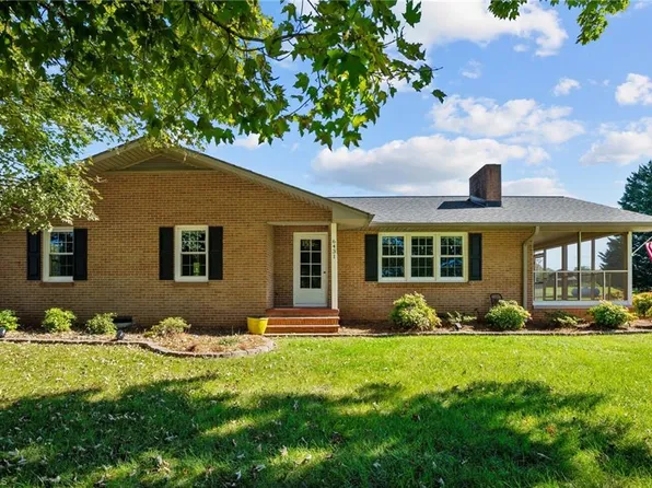 6431 Doral Dr, Tobaccoville, NC 27050