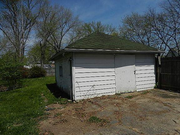 3rd image of 2309 Coronette Ave
