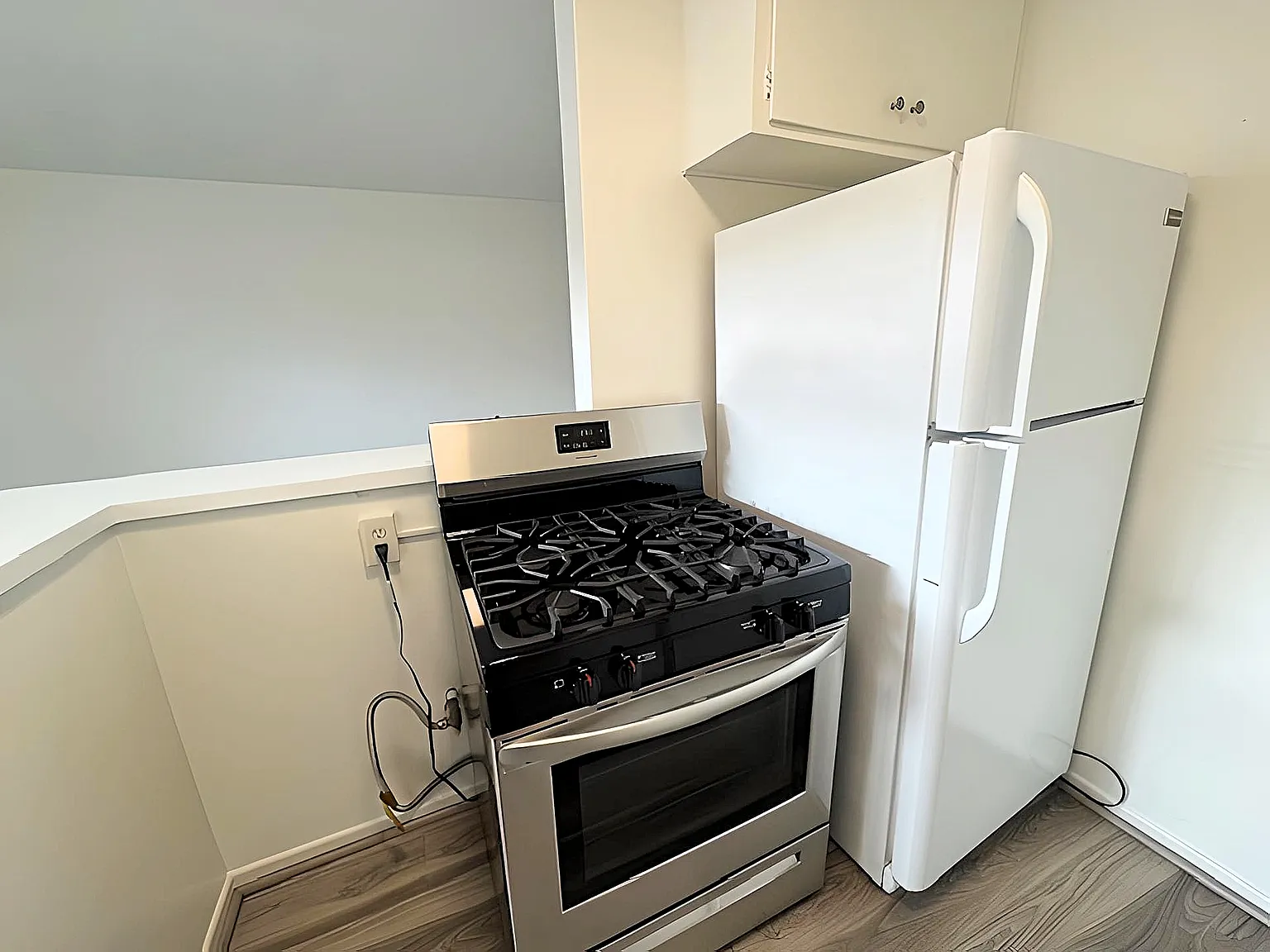 2 bed, 900 sqft, $2,295 — Photo 3