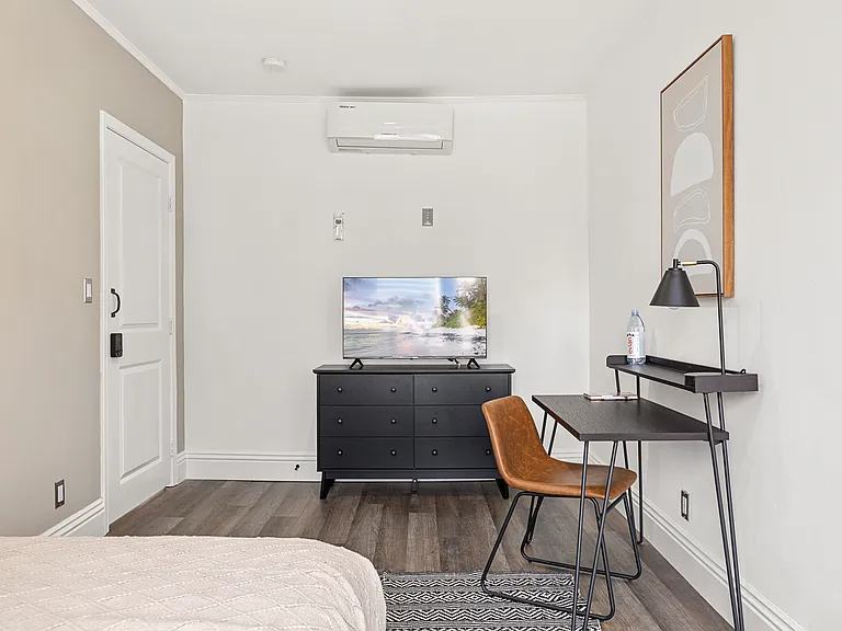 1515 Selby Avenue — Photo 36