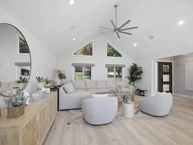 15928 Henry Ln — Photo 6