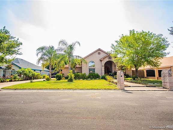 3rd image of 1414 N Mockingbird Ln