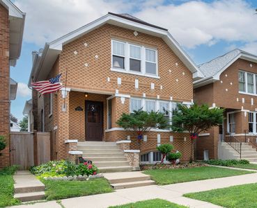 4933 W Ainslie St, Chicago, IL, 60630