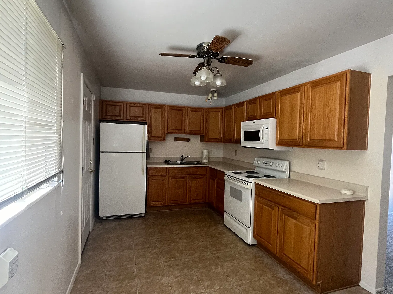 1514 Erbbe St NE — Photo 3