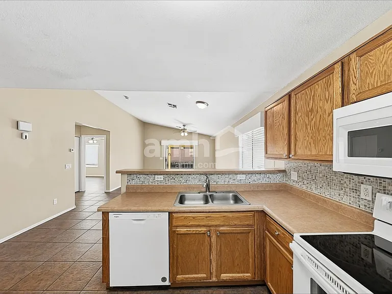 16425 N 113th Dr — Photo 3