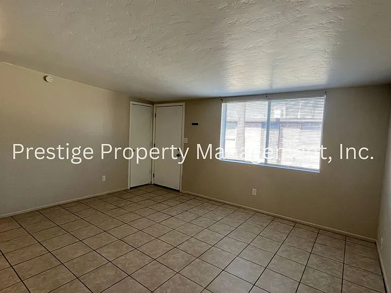 2302-2312 N Ralph Ave — Photo 26