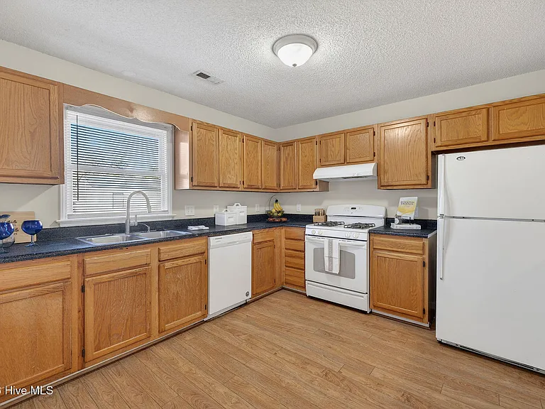 5201 Lord Tennyson Dr — Photo 15