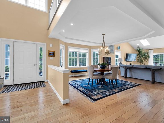 5th image of 50 Regina Dr