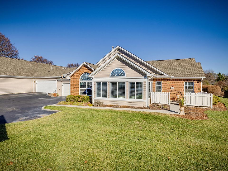 1st image of 236 Avonlea Pl