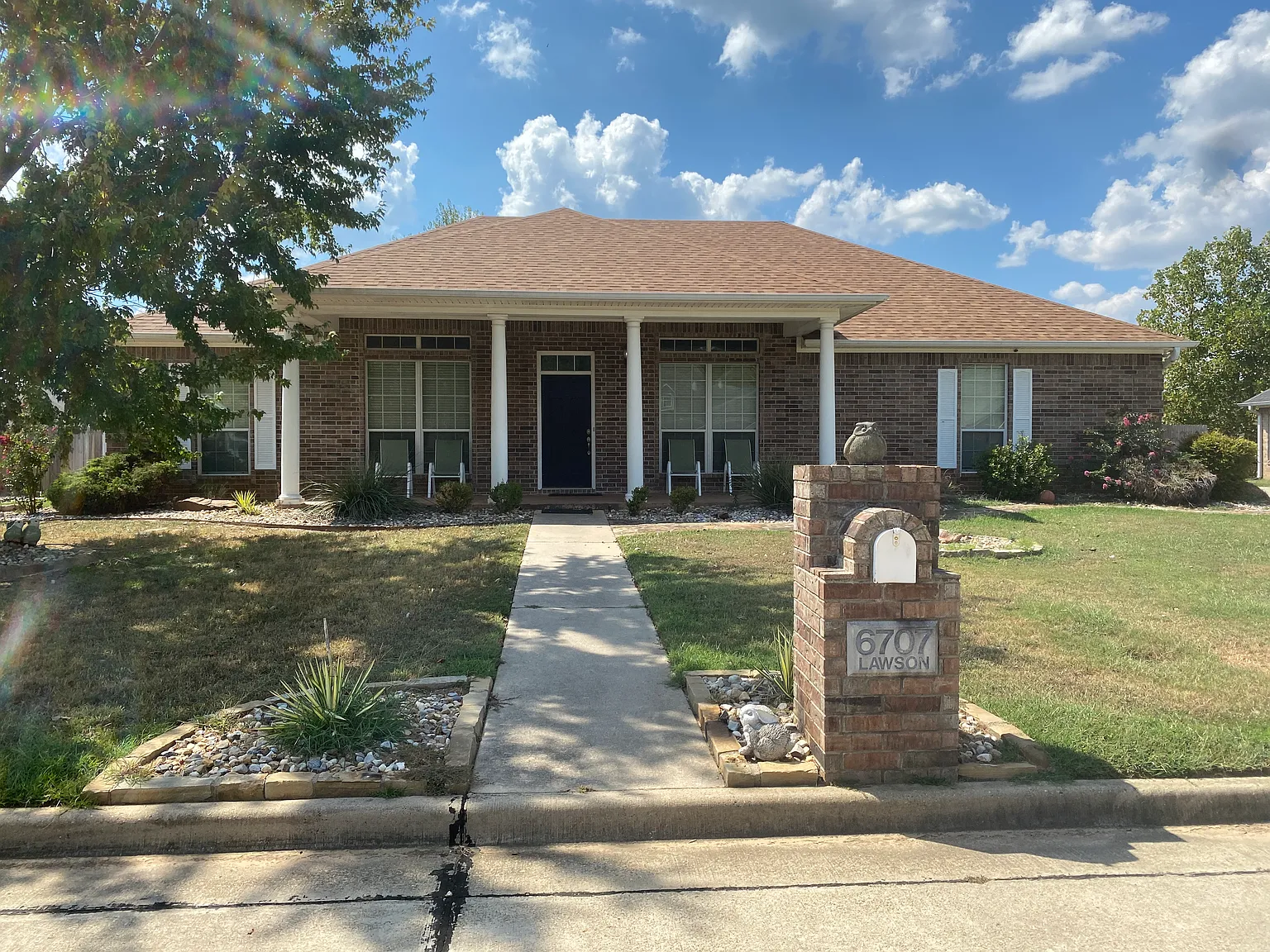 4 bed, 2219 sqft, $2,300 — Photo 3
