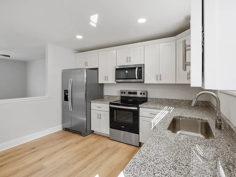 702 Park Ave — Photo 8