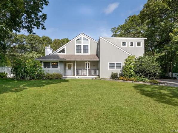 10 Pepi Court, Hampton Bays, NY 11946