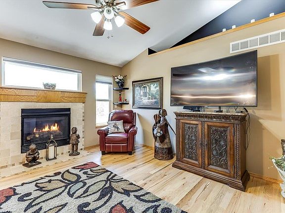 3rd image of 1309 S Summit Cir