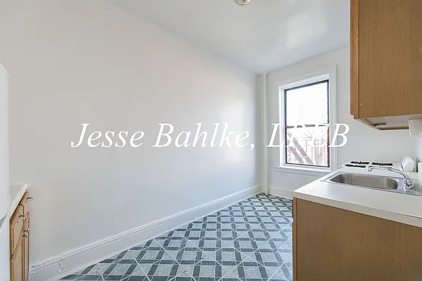 Rented by Jesse Bahlke, LREB | media 22