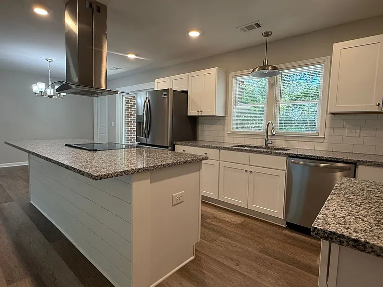 4 Poinsetta Dr NE — Photo 6