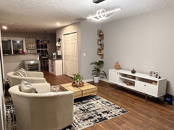 3rd image of 325 Stewarts Landing Cir